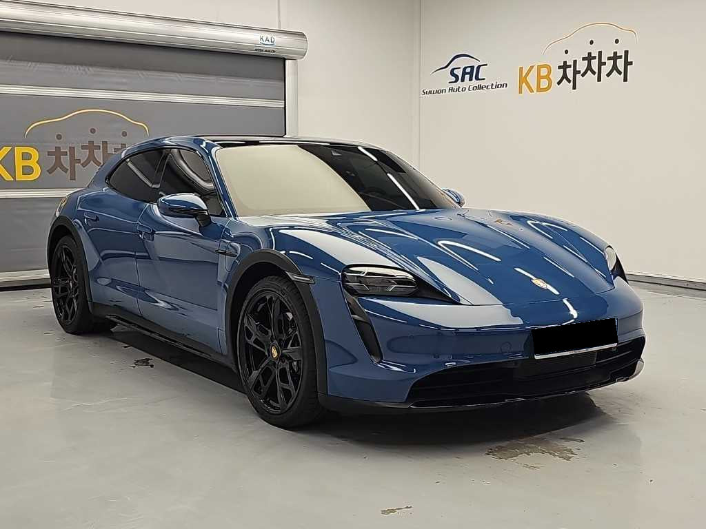Porsche Taycan — photo 01