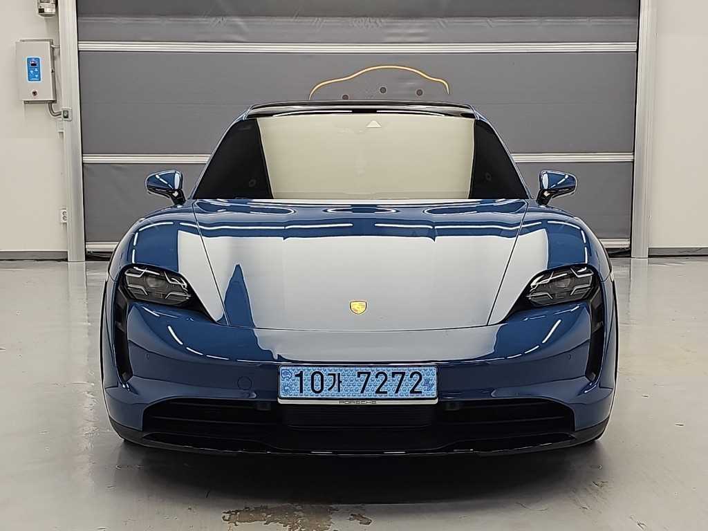 Porsche Taycan — photo 03