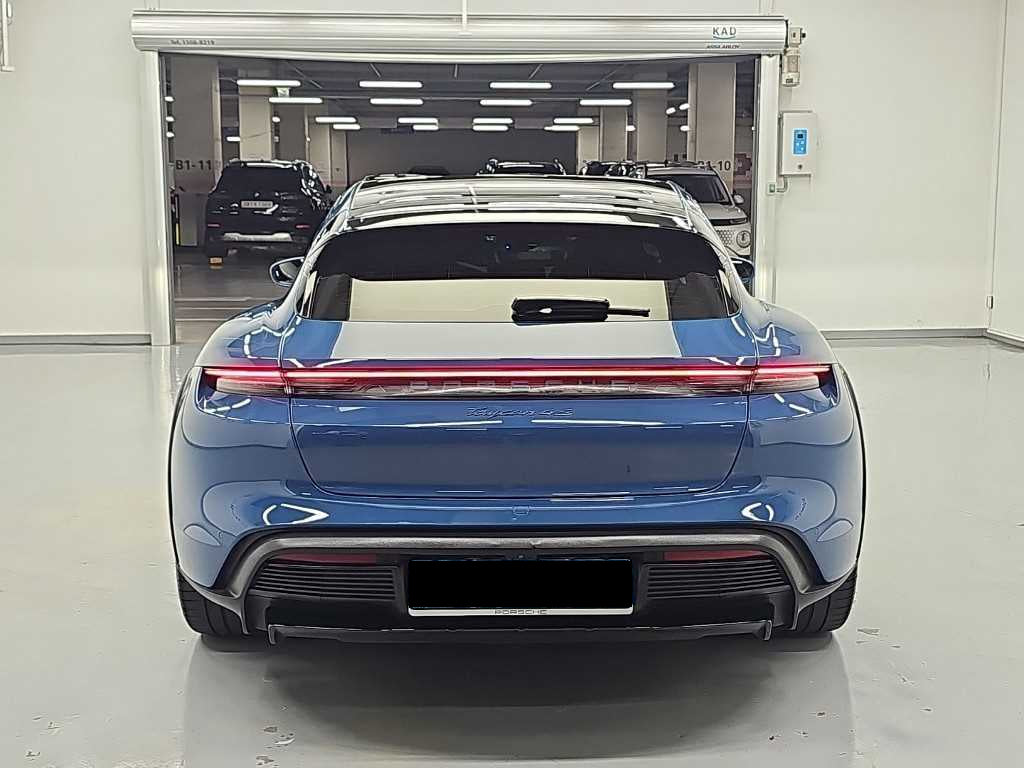 Porsche Taycan — photo 04