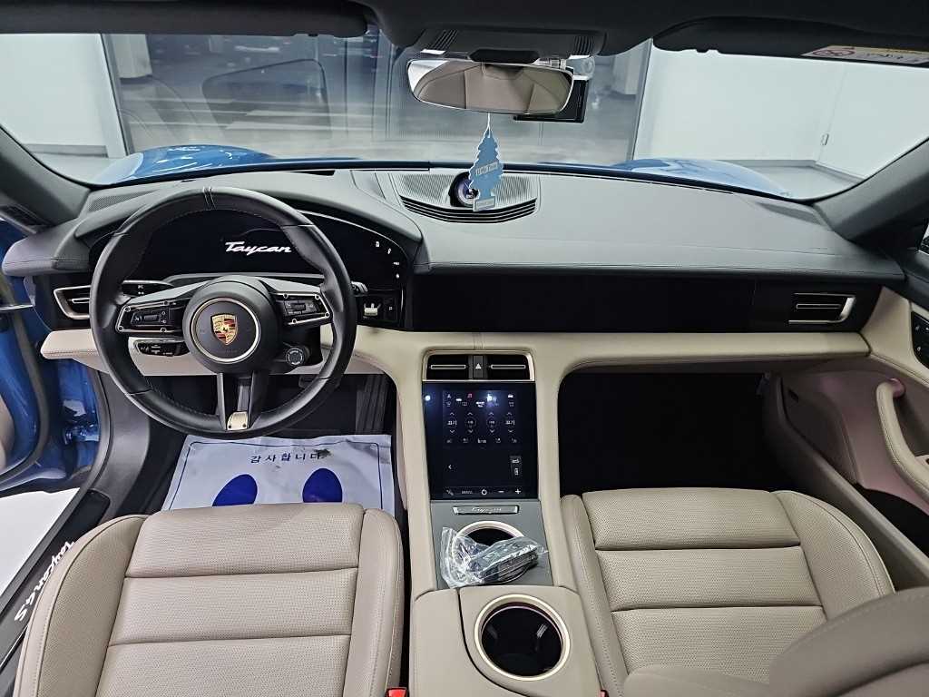 Porsche Taycan — photo 07
