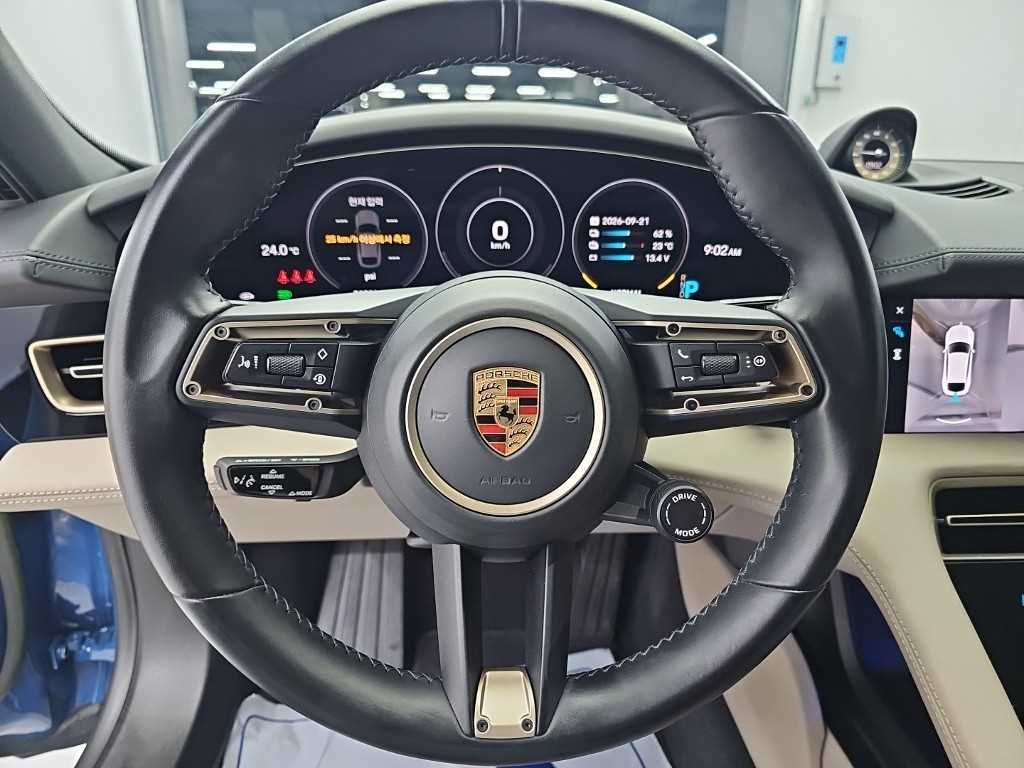 Porsche Taycan — photo 09