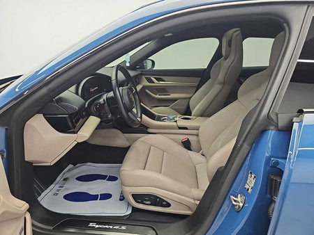 Porsche Taycan — photo 11