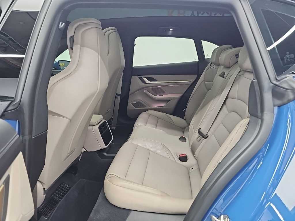 Porsche Taycan — photo 12