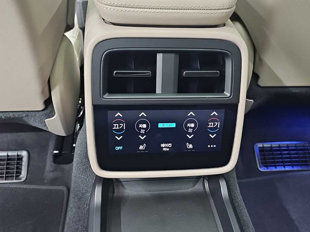 Porsche Taycan — photo 13