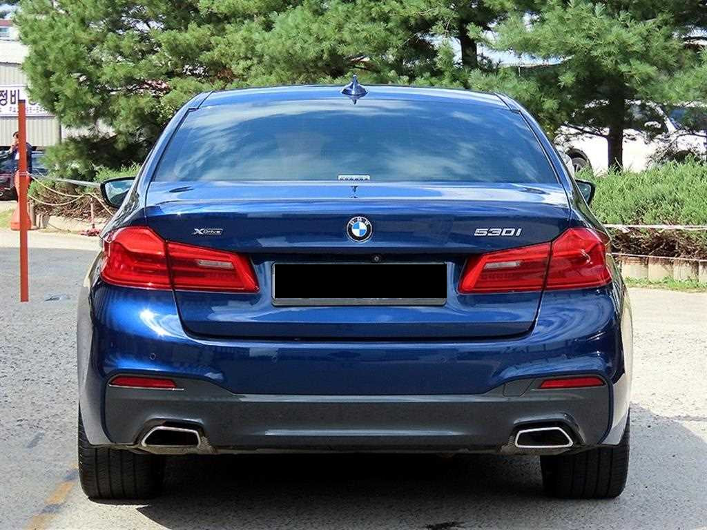 BMW 5-Series — photo 04