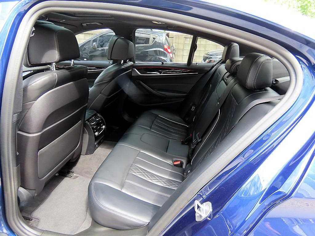 BMW 5-Series — photo 06
