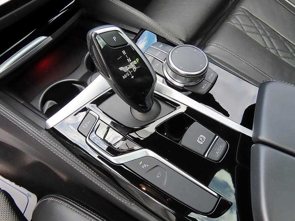 BMW 5-Series — photo 11