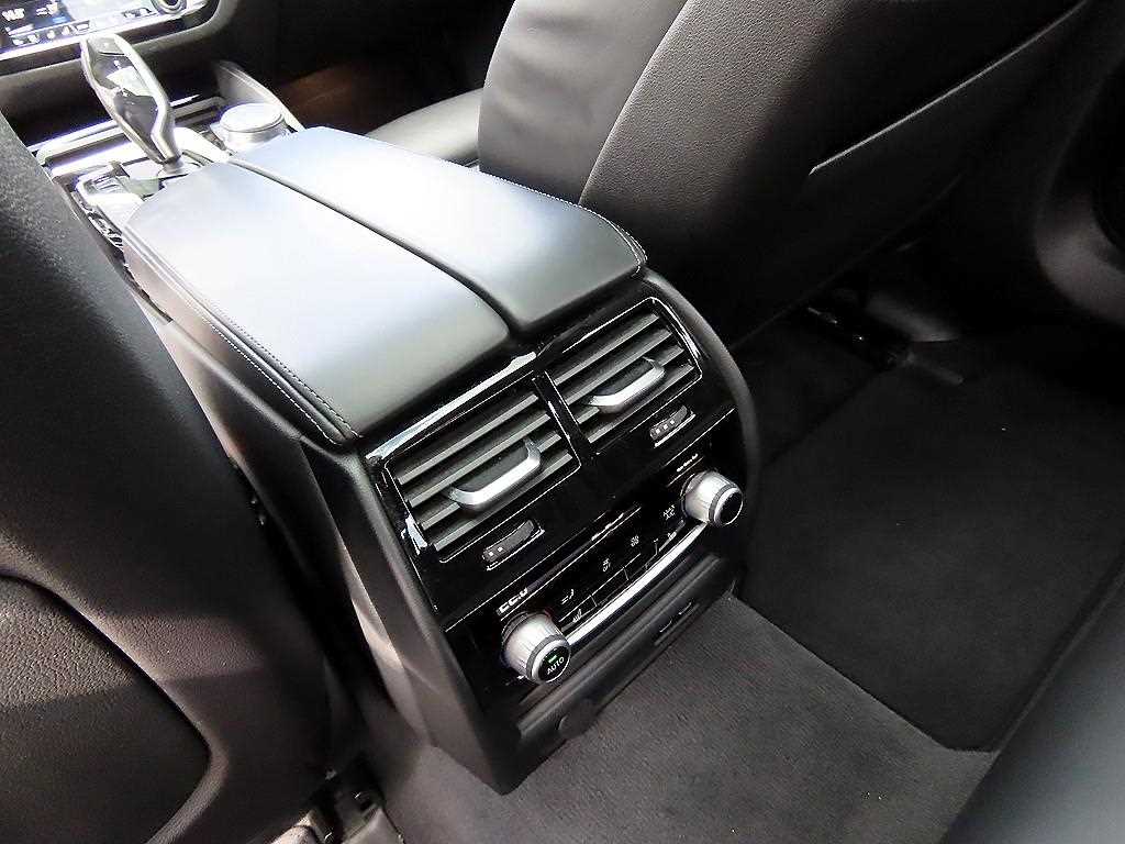 BMW 5-Series — photo 15