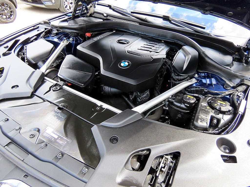 BMW 5-Series — photo 19