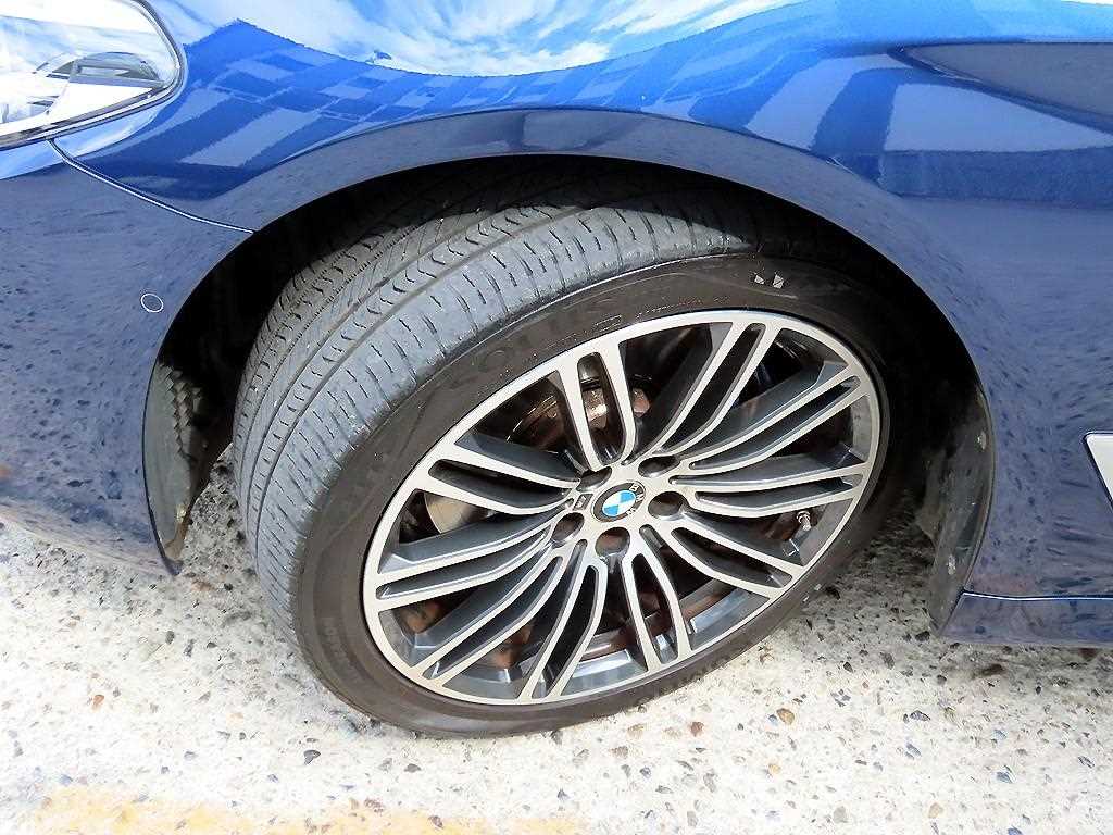 BMW 5-Series — photo 20