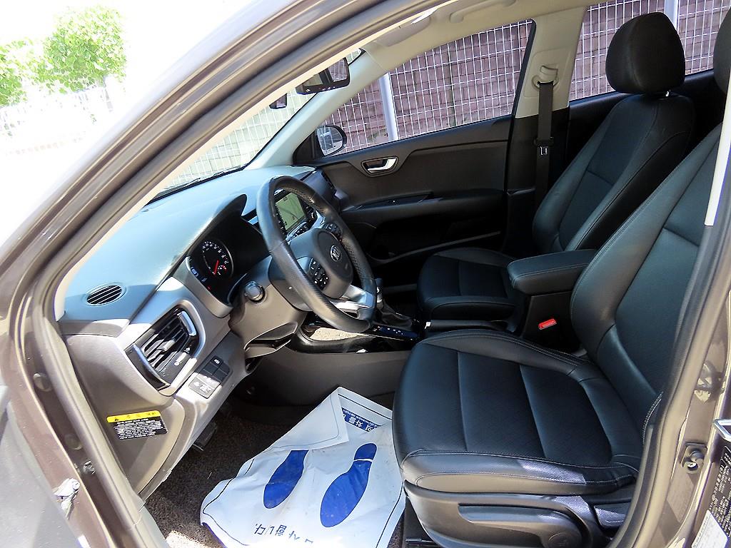 Kia Stonic — photo 05