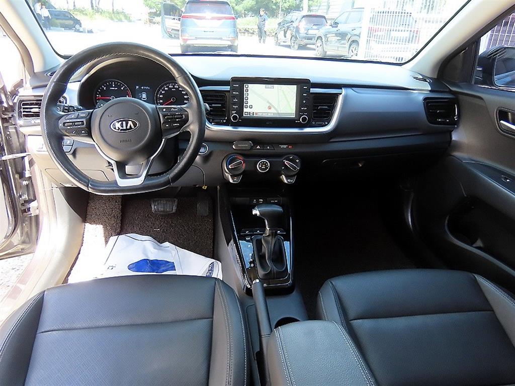 Kia Stonic — photo 07