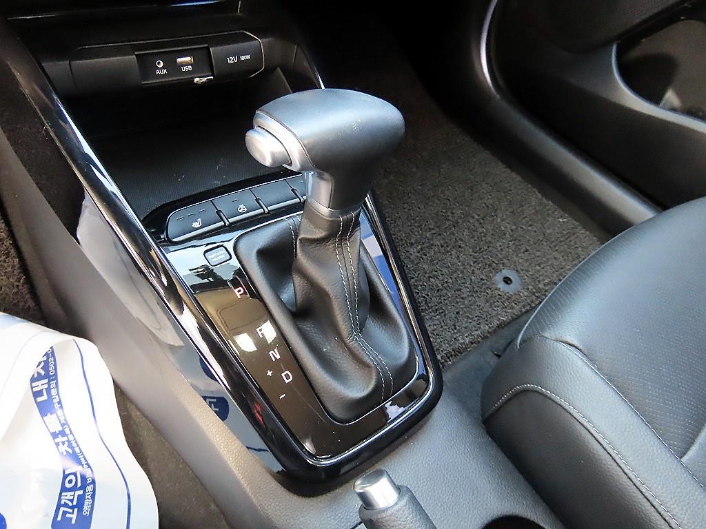 Kia Stonic — photo 10