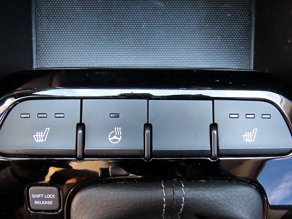 Kia Stonic — photo 17