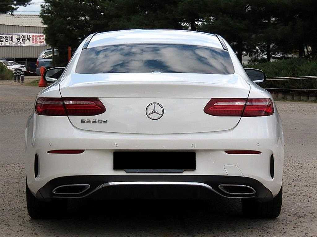 Mercedes-Benz E-Class — photo 04