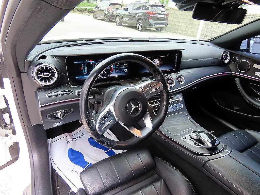 Mercedes-Benz E-Class — photo 07