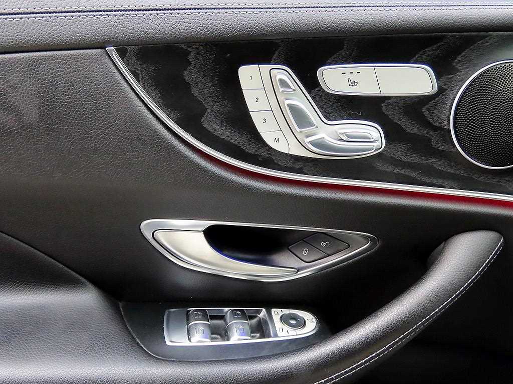 Mercedes-Benz E-Class — photo 12