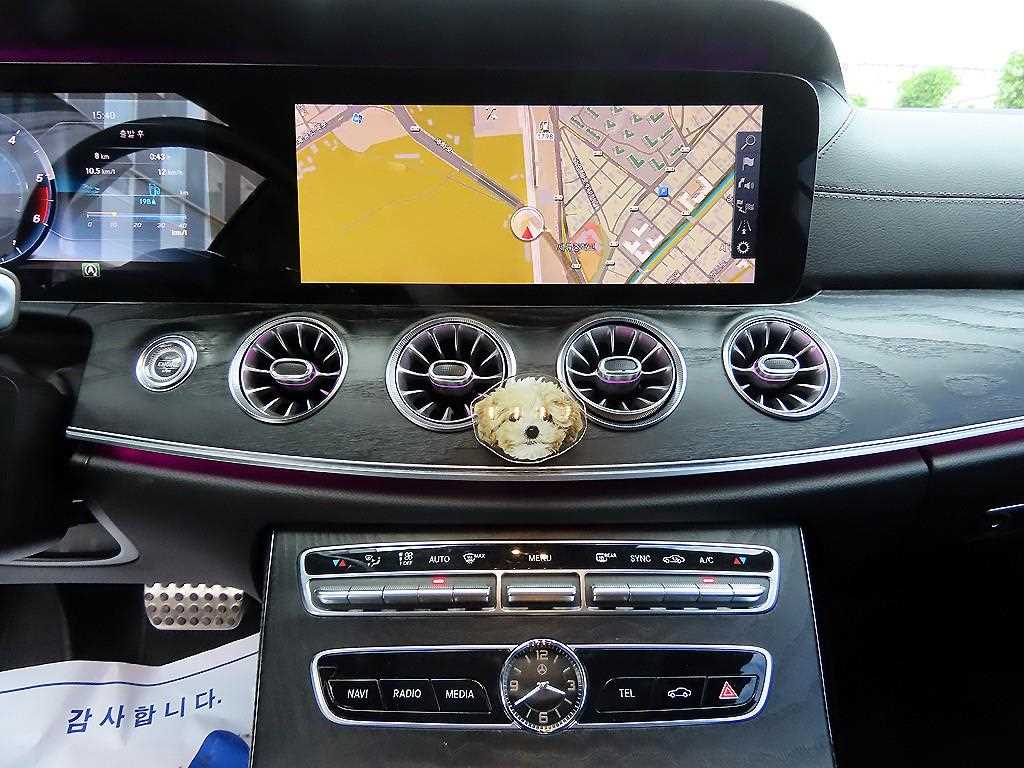 Mercedes-Benz E-Class — photo 14