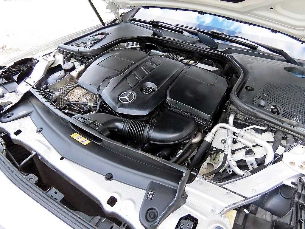 Mercedes-Benz E-Class — photo 19