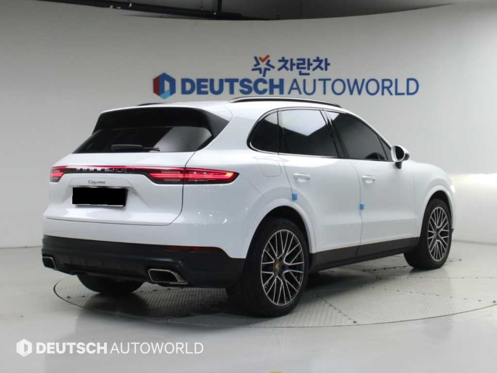 Porsche Cayenne — photo 02