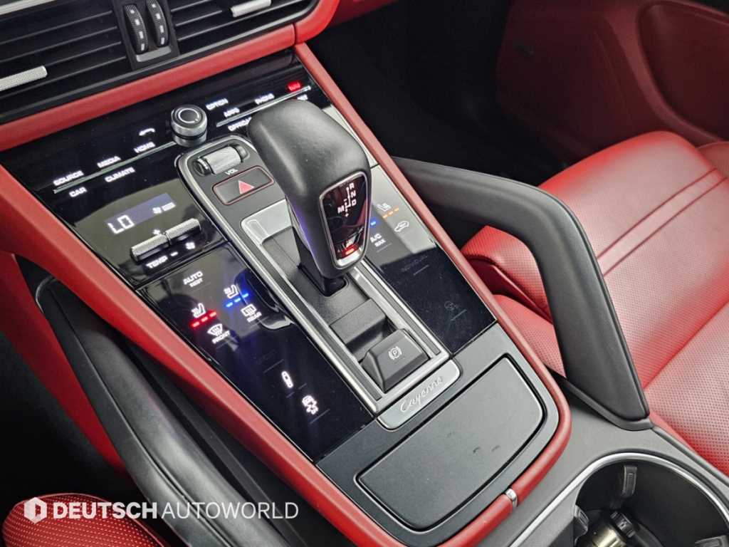 Porsche Cayenne — photo 09