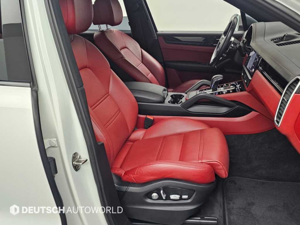 Porsche Cayenne — photo 10
