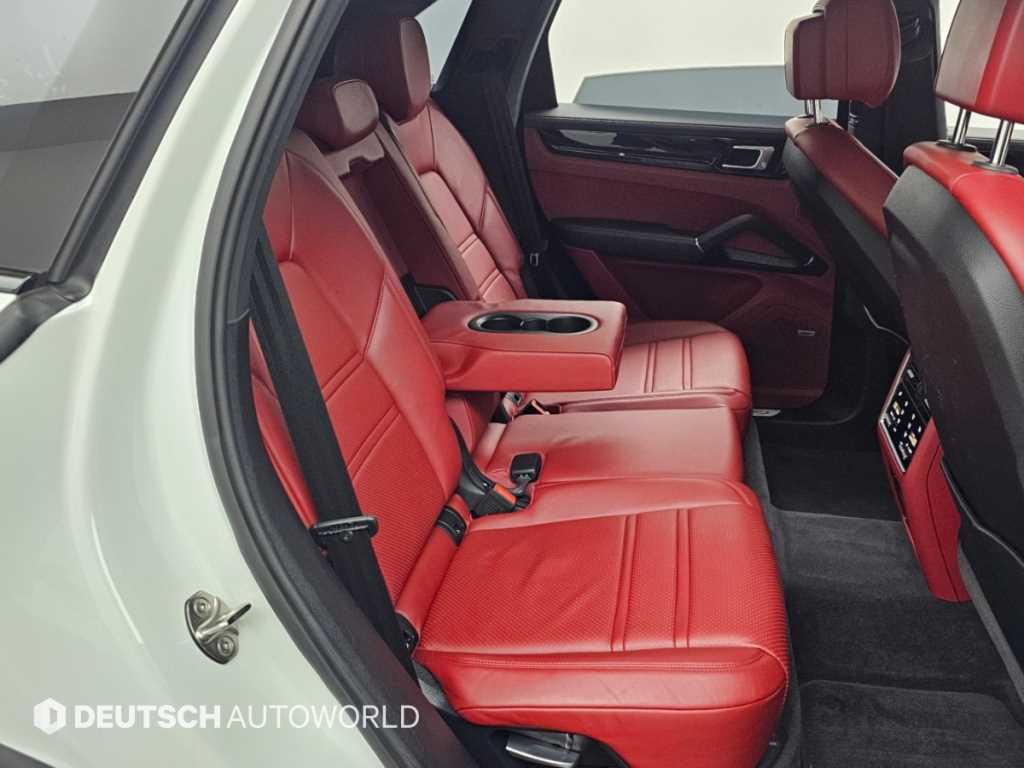Porsche Cayenne — photo 12