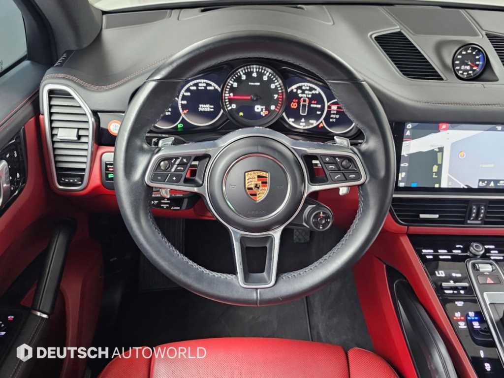 Porsche Cayenne — photo 13