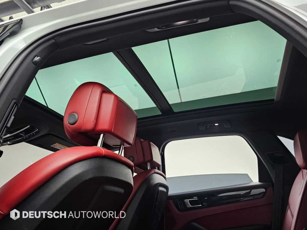 Porsche Cayenne — photo 18