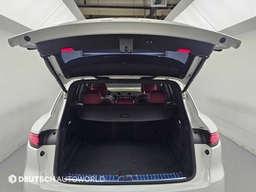 Porsche Cayenne — photo 19