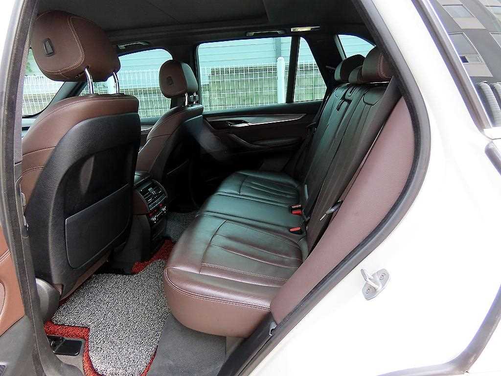 BMW X5 — photo 06
