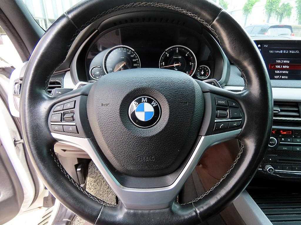 BMW X5 — photo 08