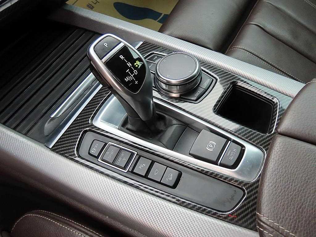 BMW X5 — photo 11