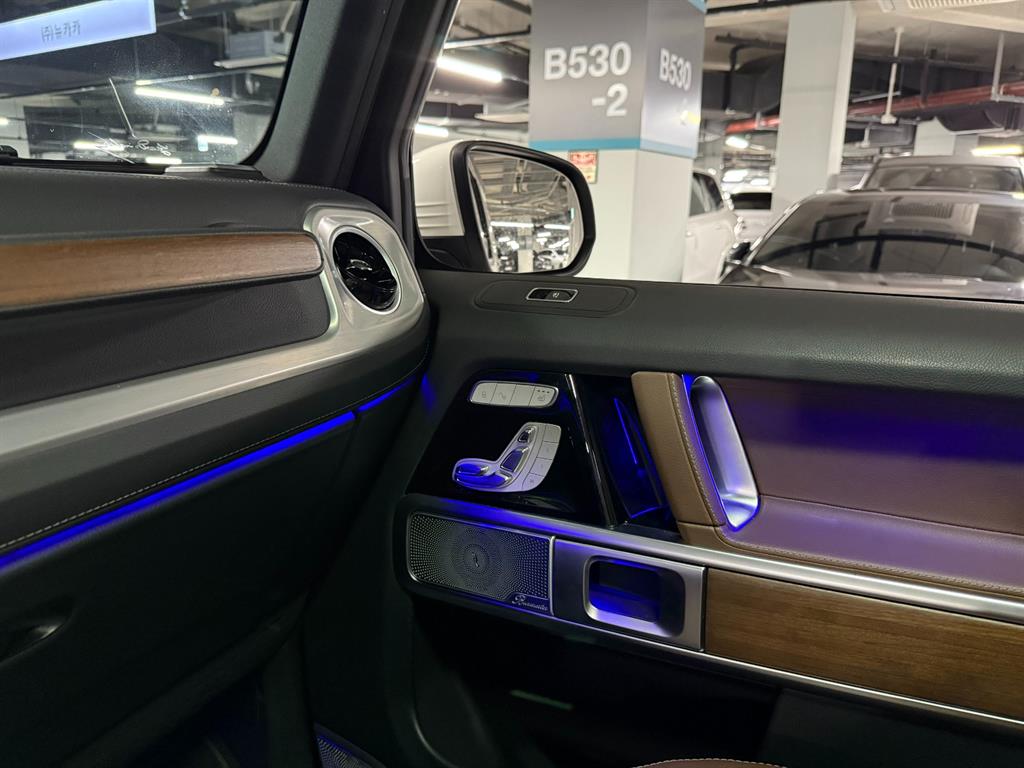 Mercedes-Benz G-Class — photo 17