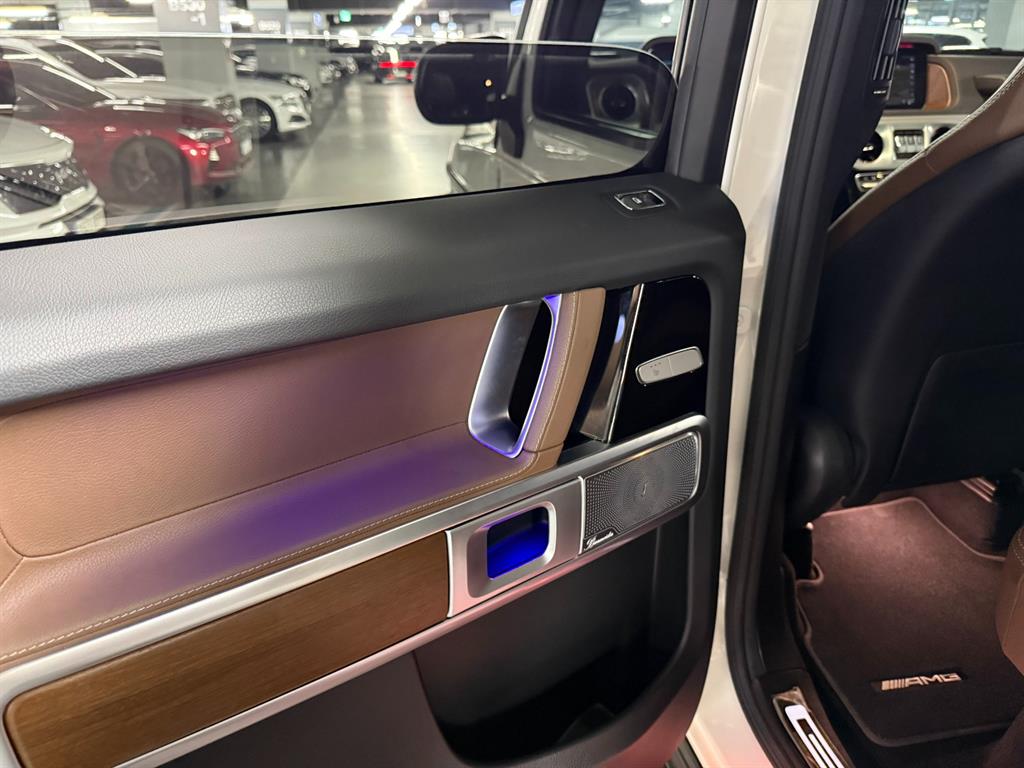 Mercedes-Benz G-Class — photo 18