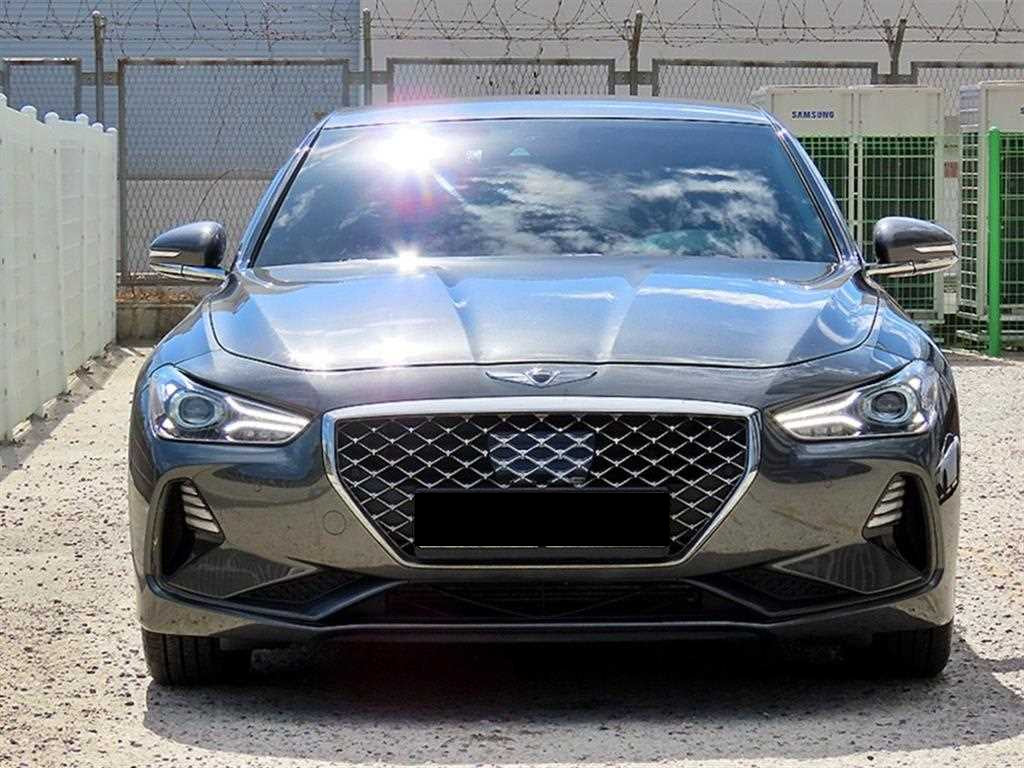 Genesis G70 — photo 01