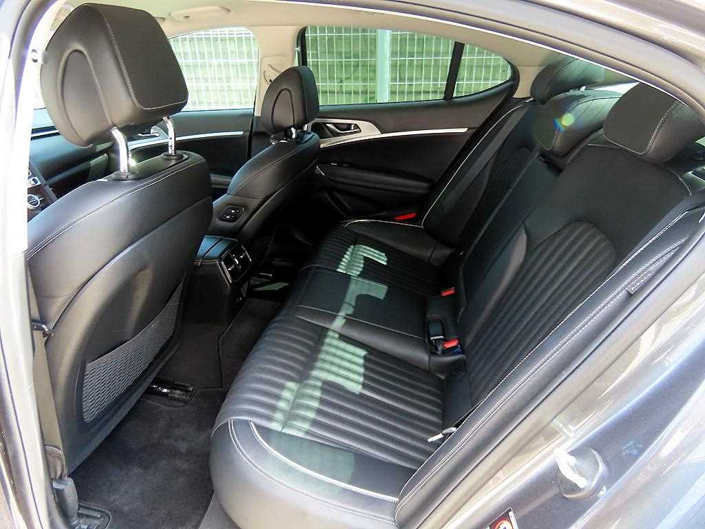 Genesis G70 — photo 06