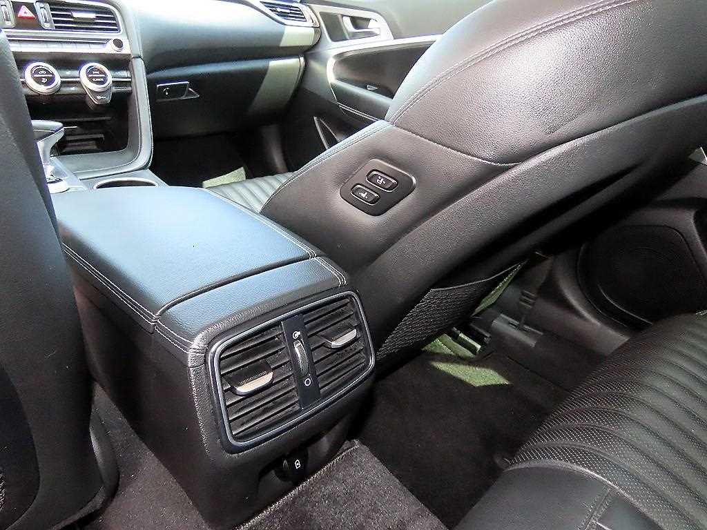 Genesis G70 — photo 16