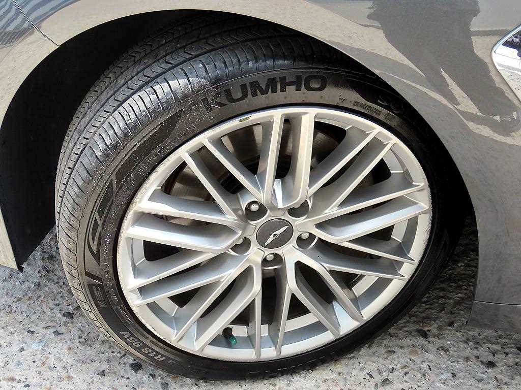 Genesis G70 — photo 20