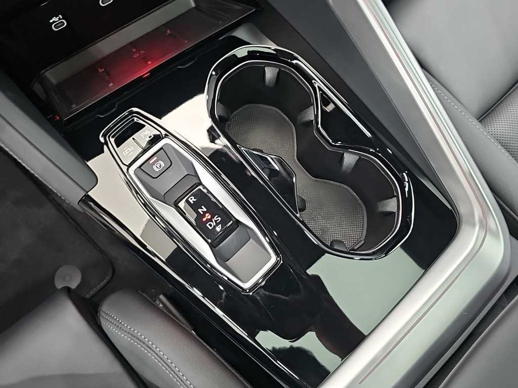 Audi Q5 — photo 08