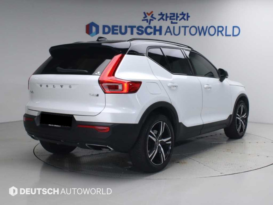 Volvo XC40 — photo 02