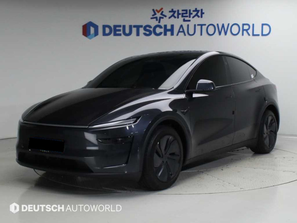 Tesla Model Y — photo 01