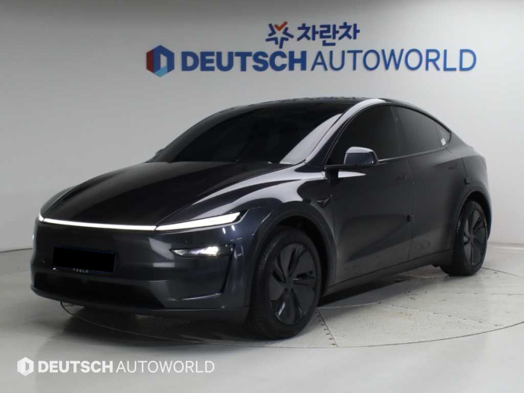 Tesla Model Y — photo 01