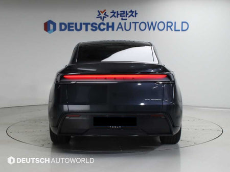 Tesla Model Y — photo 04