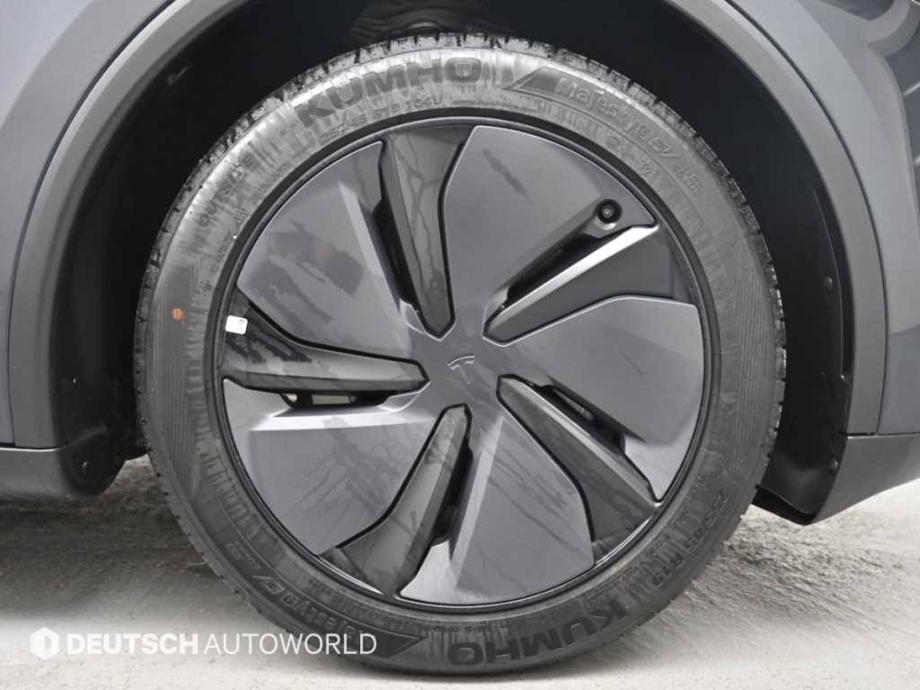 Tesla Model Y — photo 05