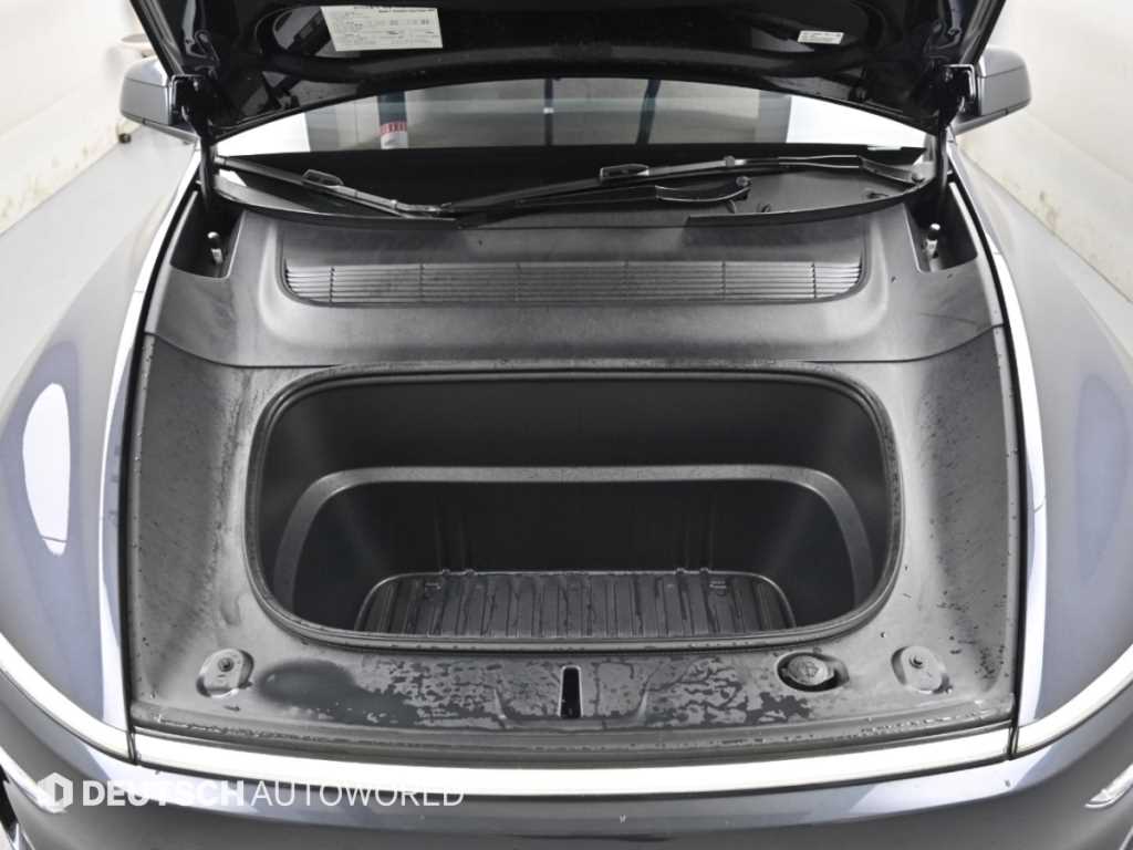Tesla Model Y — photo 06