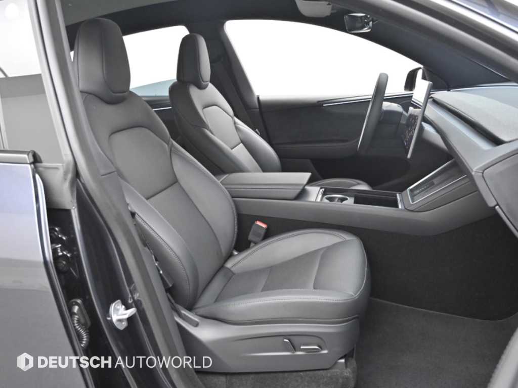 Tesla Model Y — photo 10