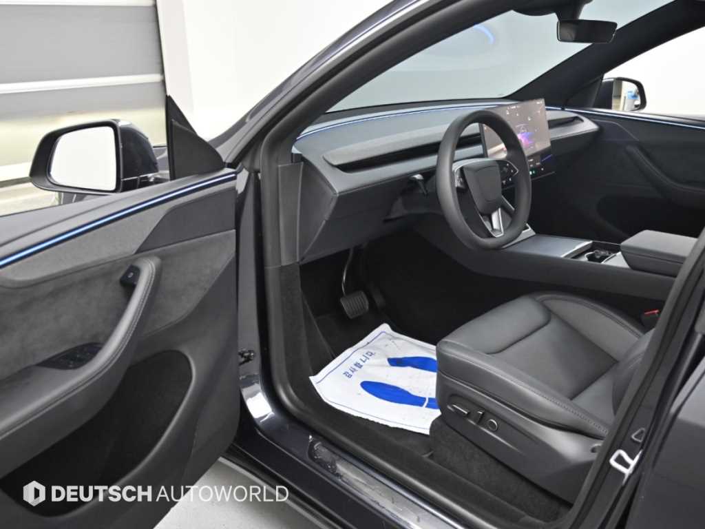 Tesla Model Y — photo 11