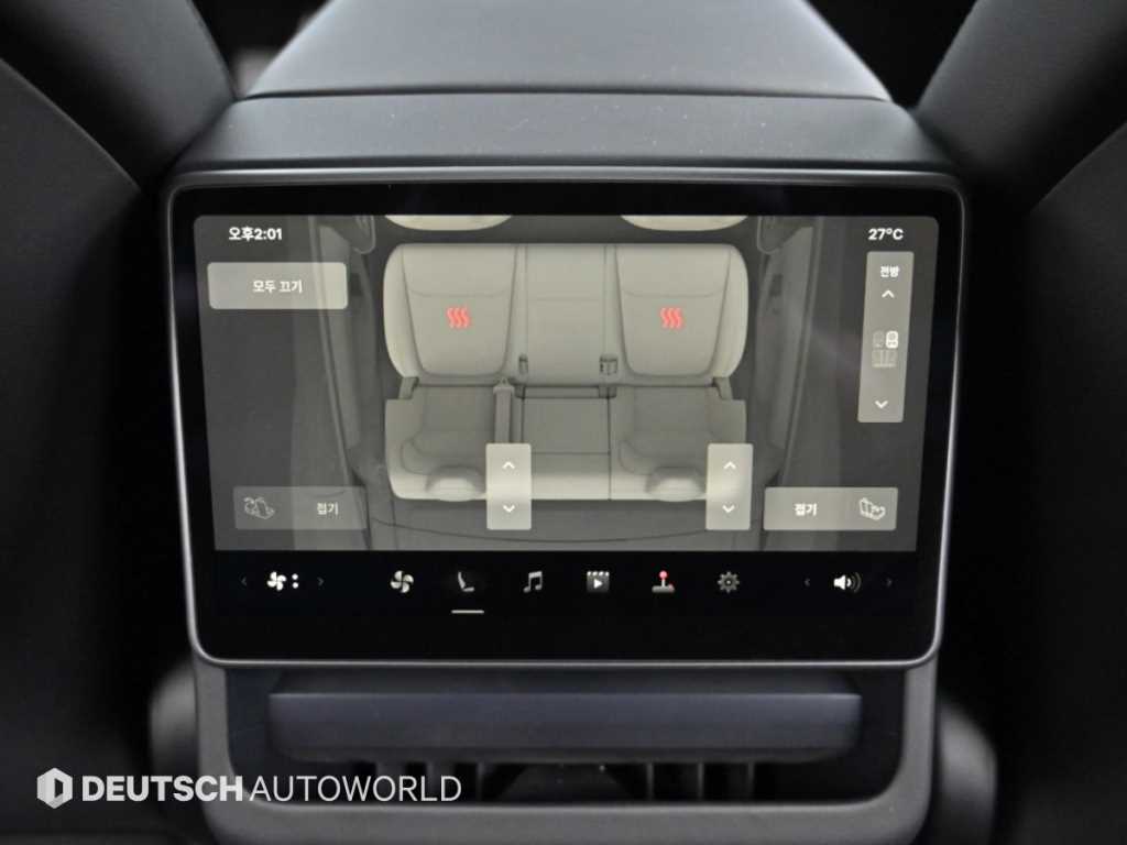 Tesla Model Y — photo 16