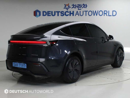 Tesla Model Y — photo 02